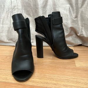 Vince black leather open toe sandal chunky heels shoes 5 US 35 damaged read